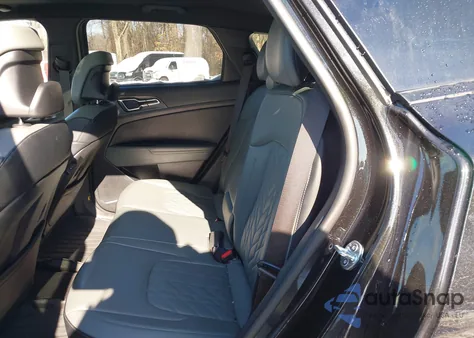 2023 Kia Sportage Plug-In Hybrid X-Line из США, поврежденный, VIN KNDPYDAH3P7062478